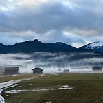 Haus Am Berg, 954 Hm, 82493 Klais Апартаменты