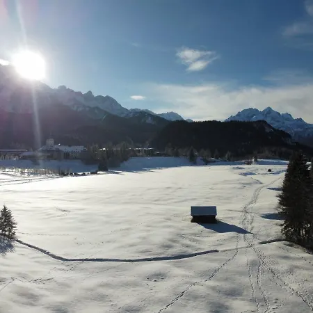 Haus Am Berg, 954 Hm, 82493 Klais * Krün