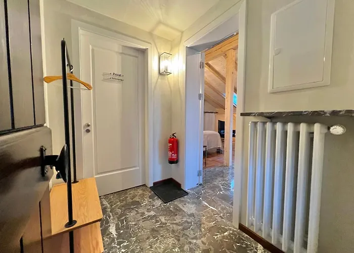 Haus Am Berg, 954 Hm, 82493 Klais * Krün